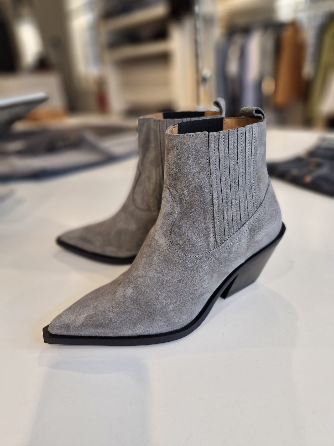 Ivylee Laars Ellison Suede Grijs
