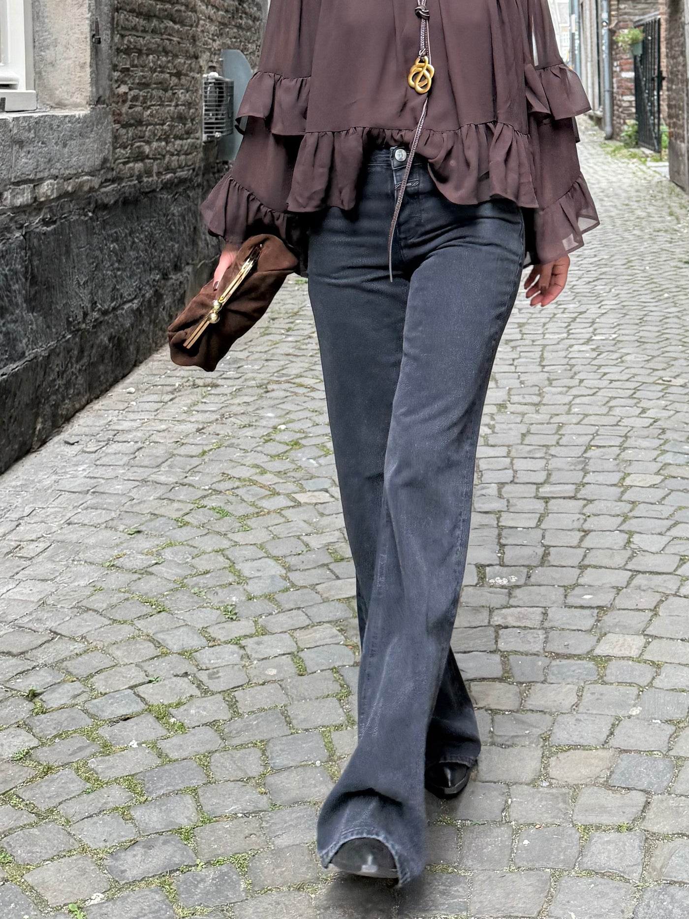 Closed Gillan C21564 Dark Grey